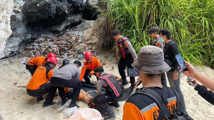 Turis Australia Tewas Terjatuh dari Tebing Kelingking, Evakuasi Berlangsung Dramatis